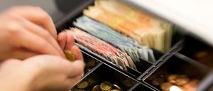 Volle Kasse: Auf die Tageseinnahmen von Geschäften in Marzahn-Hellersdorf hatten es zuletzt unbekannte Täter abgesehen. (Symbolbild)