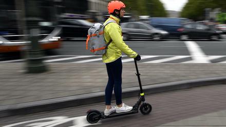 E-Roller sollen erst ab 14 Jahren gefahren werden dürfen.