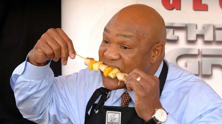 Ran an den Spieß. Der ehemalige Profiboxer George Foreman verdiente mit einem fett-reduzierenden Grill ein Vermögen.
