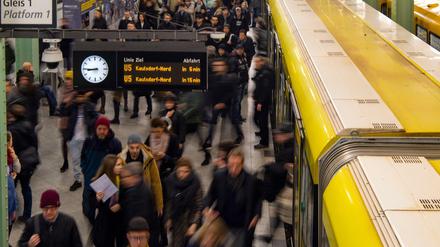 Milliardengeschäft. Berlin braucht neue U-Bahnen - wer sie bauen soll, ist umstritten.