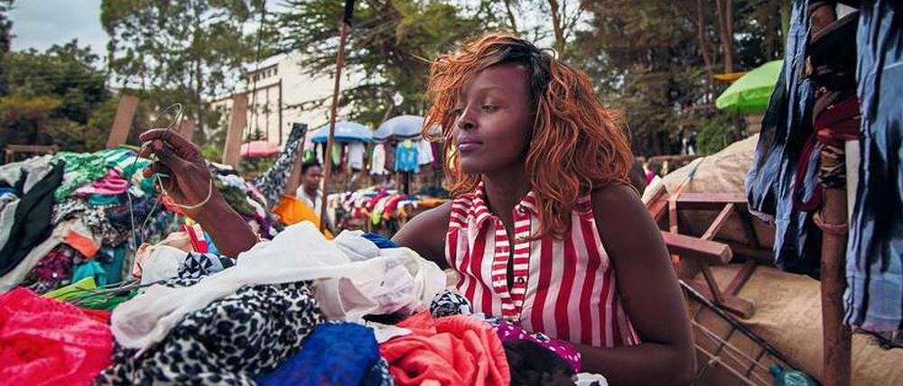 Auf dem Toi-Markt in Kenias Hauptstadt Nairobi werden Altkleider aus Europa verkauft. 100 000 Menschen leben dort vom Altkleiderhandel.