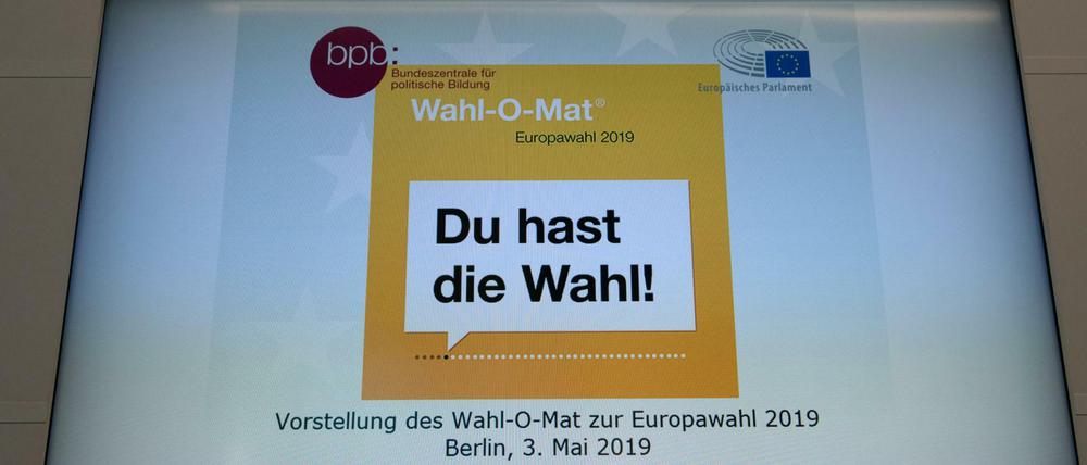 Eine Informationstafel bei der Vorstellung des Wahl-O-Maten für die Europawahl. 