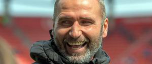 Hat gut lachen. Tim Walter wird neuer Trainer des VfB Stuttgart - egal, wie die Relegation ausgeht.