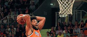 Auf dem Weg nach oben. Der US-Amerikaner Dwayne Evans ist in Ulm eine der Hauptattraktionen.