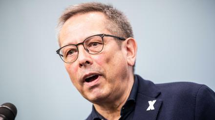 Johannes-Wilhelm Rörig spricht bei einer Pressekonferenz. 