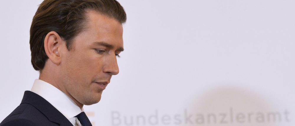 Sebastian Kurz (ÖVP), Bundeskanzler von Österreich, steht bei im Rahmen seiner Stellungnahme zu neuen Entwicklungen in der Koalition im Bundeskanzleramt.