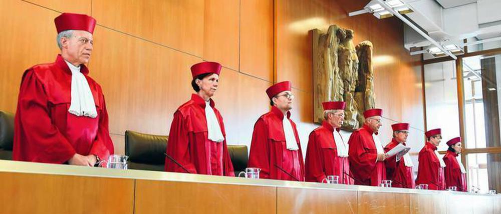 Das Bundesverfassungsgericht bei der Arbeit - ein Urteil wird verkündet.