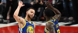 Hand drauf: Die Golden State Warriors machen ihrem Favoritenstatus in der NBA alle Ehre.
