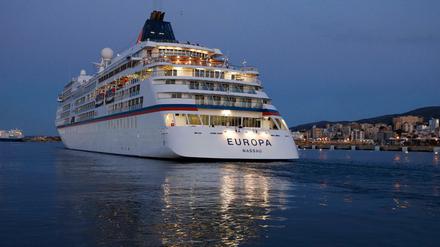 Ziel Mallorca: Kreuzfahrten - hier das Kreuzfahrtschiff Europa vor dem Hafen von Palma - sind gefragt. 