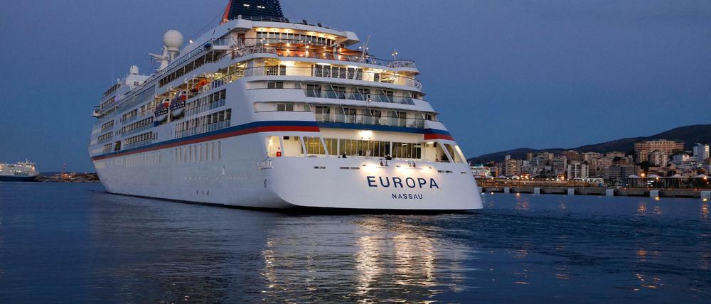 Ziel Mallorca: Kreuzfahrten - hier das Kreuzfahrtschiff Europa vor dem Hafen von Palma - sind gefragt.