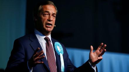 Nigel Farage polemisiert gegen den angeblichen Verrat am Brexit, wie hier bei einem Event seiner Brexit-Partei. 