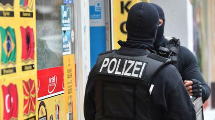 Das Bundeskriminalamt (BKA) hat angekündigt, Taten türkisch- und arabischstämmiger Clan-Krimineller genauer zu beobachten.