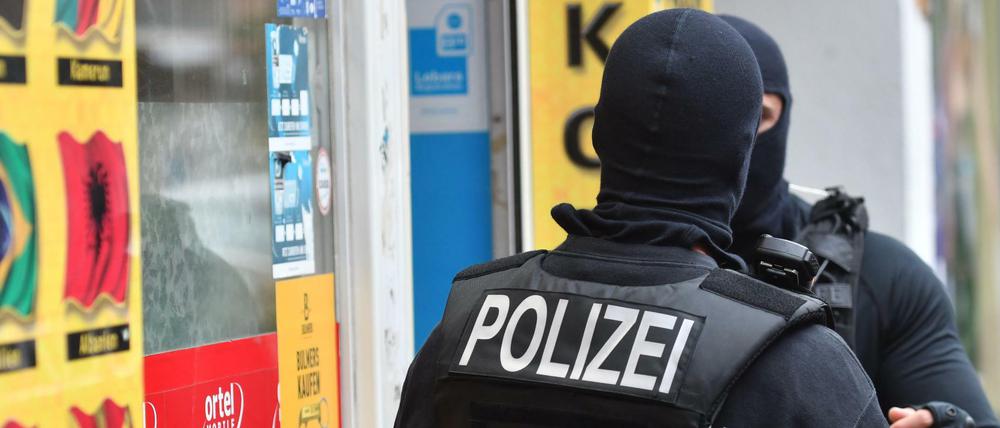 Das Bundeskriminalamt (BKA) hat angekündigt, Taten türkisch- und arabischstämmiger Clan-Krimineller genauer zu beobachten.