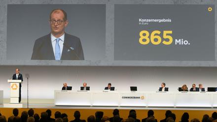 Martin Zielke spricht vor der Aktionären bei der Hauptversammlung am Mittwoch.
