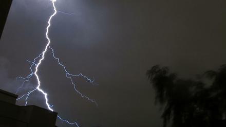 Heftige Regengüsse gingen am Montagabend auf Berlin nieder. (Archivbild)