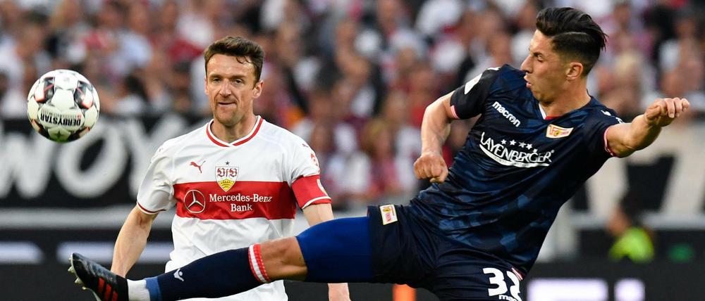 Robert Zulj und seine Berliner machten dem VfB Stuttgart (l. Kapitän Christian Gentner) das Leben schwer.