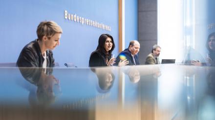 Neuerdings in einem Team: die Digitalexpertin Nadine Schön (l), die frühere Integrationsstaatssekretärin Serap Güler (m) und Helge Braun.