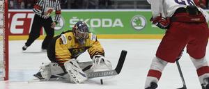 Philipp Grubauer hatte gegen Tschechien des öfteren das Nachsehen.