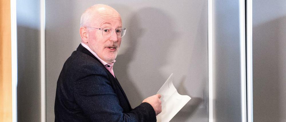Frans Timmermans gibt seine Stimme für die Europawahl ab.