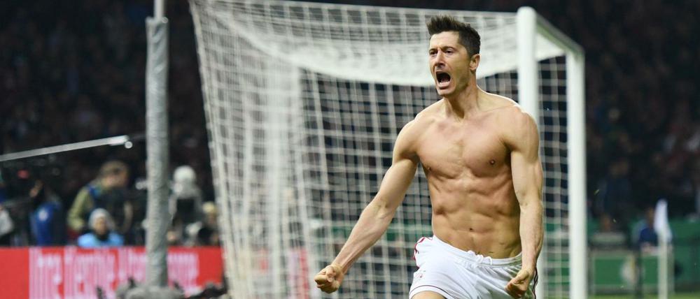 Das war's: Robert Lewandowski nach dem 3:0 für Bayern, seinem zweiten Treffer in diesem Pokalfinale.