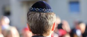 Risiko jüdische Kopfbedeckung. In einigen Gegenden ist es besser, die Kippa zu verbergen.