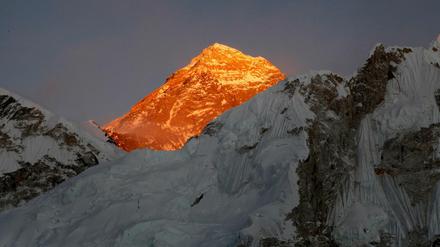 Blick auf den Mount Everest, aufgenommen vom Kala Patthar (Nepal) aus.