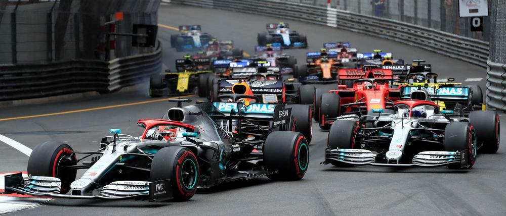 Lewis Hamilton führte das Rennen vom Start weg an.