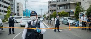 An einer Bushaltestelle der Tokioter Nachbarstadt Kawasaki griff ein Mann Schulkinder an.