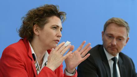 FDP-Spitzenkandidatin Nicola Beer und Parteichef Christian Lindner am Tag nach der Europawahl.