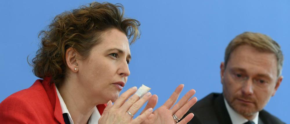 FDP-Spitzenkandidatin Nicola Beer und Parteichef Christian Lindner am Tag nach der Europawahl.