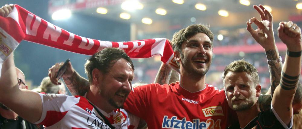 Verschwitzt und glückselig: Die Fans des 1. FC Union nach dem 0.0 gegen den VfB Stuttgart. 