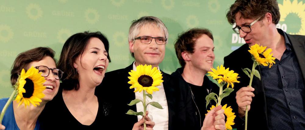 Hannah Neumann (l-r), Europawahl-Kandidatin, Annalena Baerbock, Grünen-Vorsitzende, Sven Giegold, Abgeordneter der Grünen im Europaparlament, Europawahl-Kandidat Erik Marquardt und Michael Kellner, Bundesgeschäftsführer der Grünen.