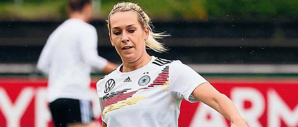 Lena Goeßling, 33, vom VfL Wolfsburg hat 104 Länderspiele bestritten.