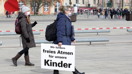 Demonstrationen in Potsdam. Covid-Impfgegner und Corona-Leugner demonstrieren im Lustgarten in Potsdam.