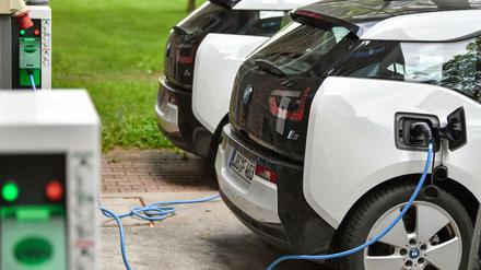 Elektrisch in Schönefeld: BMW i3 beim Laden.