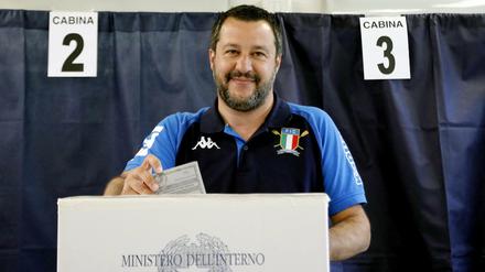 Italiens Innenminister Matteo Salvini bei der Stimmabgabe am Sonntag.