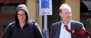 Nico Semsrott (links) und Martin Sonneborn beim Wahlkampf für "Die Partei".