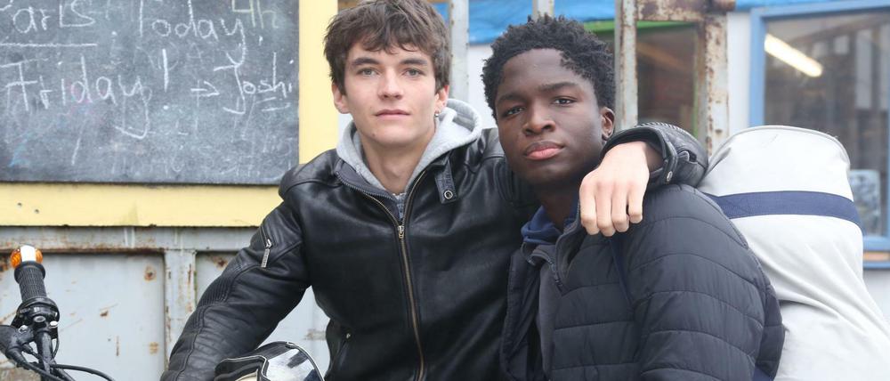 Unterwegs. Die Hauptdarsteller Gyllen (Fionn Whitehead) und William (Stéphane Bak).