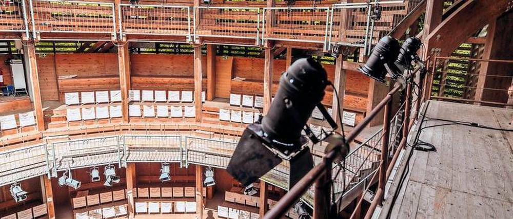 Viel Holz. Das „Haller Globe“-Theater wird in Berlin aufgebaut.