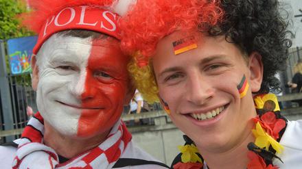 Gute Nachbarn: Ein polnischer und ein deutscher Fußballfan bei der Europameisterschaft 2016 in Frankreich.