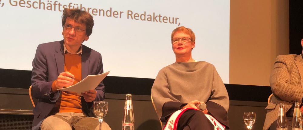 Baudirektorin Regula Lüscher und Moderator Robert Ide, Geschäftsführender Redakteur beim Tagesspiegel.