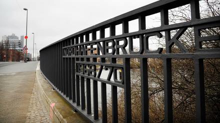 Der Tote wurde unterhalb der Nordhafenbrücke in Moabit aufgegunden.