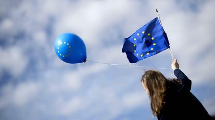 EU-Fahne auf einer Kundgebung in Berlin.