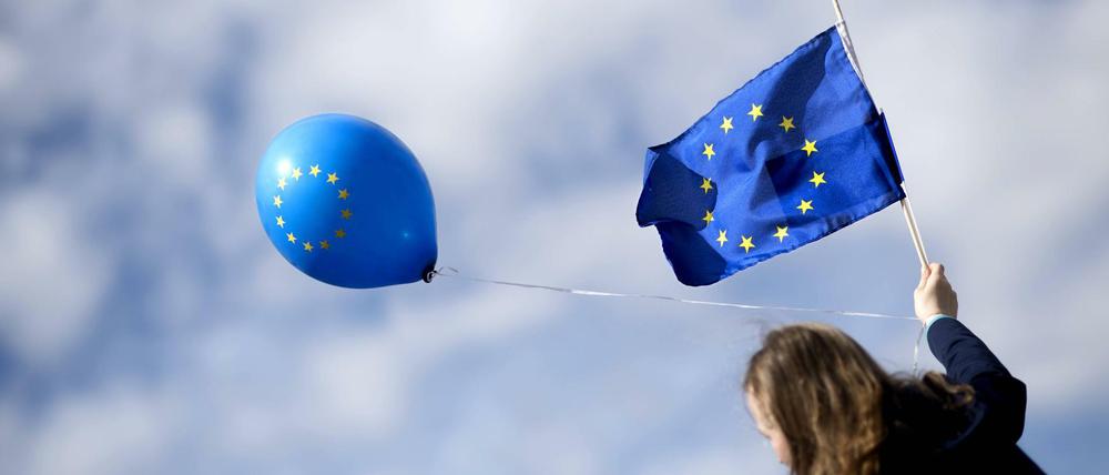 EU-Fahne auf einer Kundgebung in Berlin.
