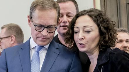 Michael Müller (SPD, l-r), Regierender Bürgermeister von Berlin, Klaus Lederer (Die Linke), Kultursenator von Berlin, und Ramona Pop (Bündnis 90/Die Grünen Berlin),.