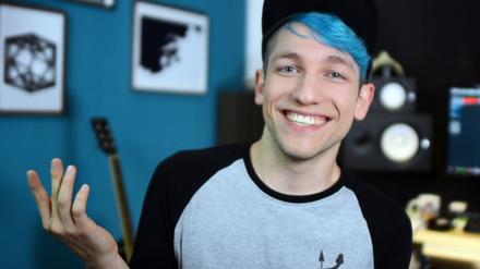 Die undatierte Aufnahme zeigt den YouTuber Rezo. 
