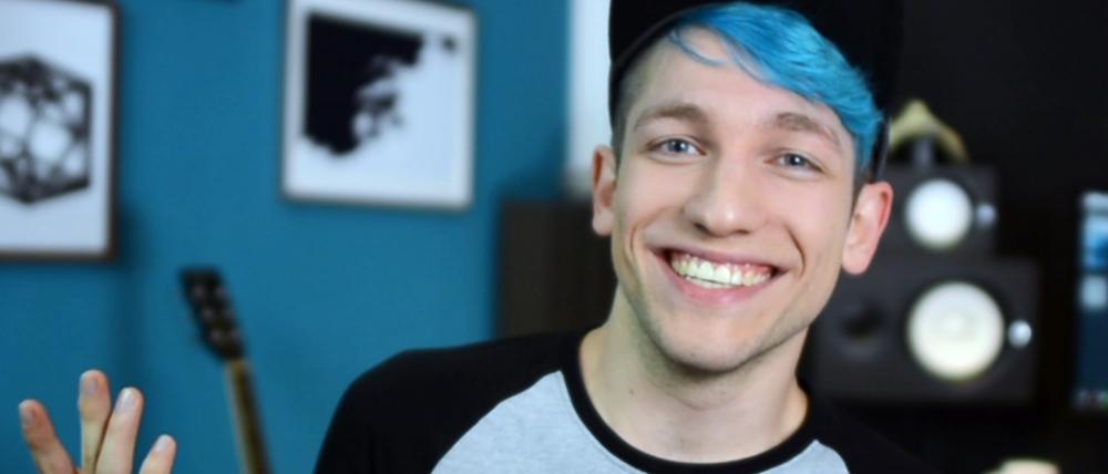 Die undatierte Aufnahme zeigt den YouTuber Rezo. 