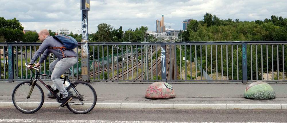 Die Monumentenbrücke muss wegen Bauarbeiten für drei Wochen gesperrt werden.