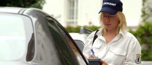 Mitarbeiter des Ordnungsamts Berlin sollen künftig längere Arbeitszeiten haben.