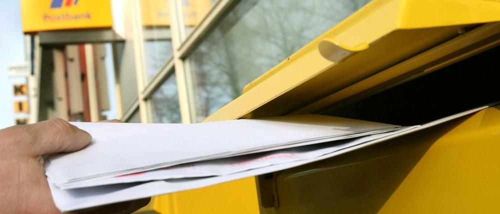Bei Einwurf Ärger? Die Post hat sich ehrgeizige Ziele gesetzt, was die Beförderung der Briefe angeht. Nicht immer kann sie diese erfüllen.